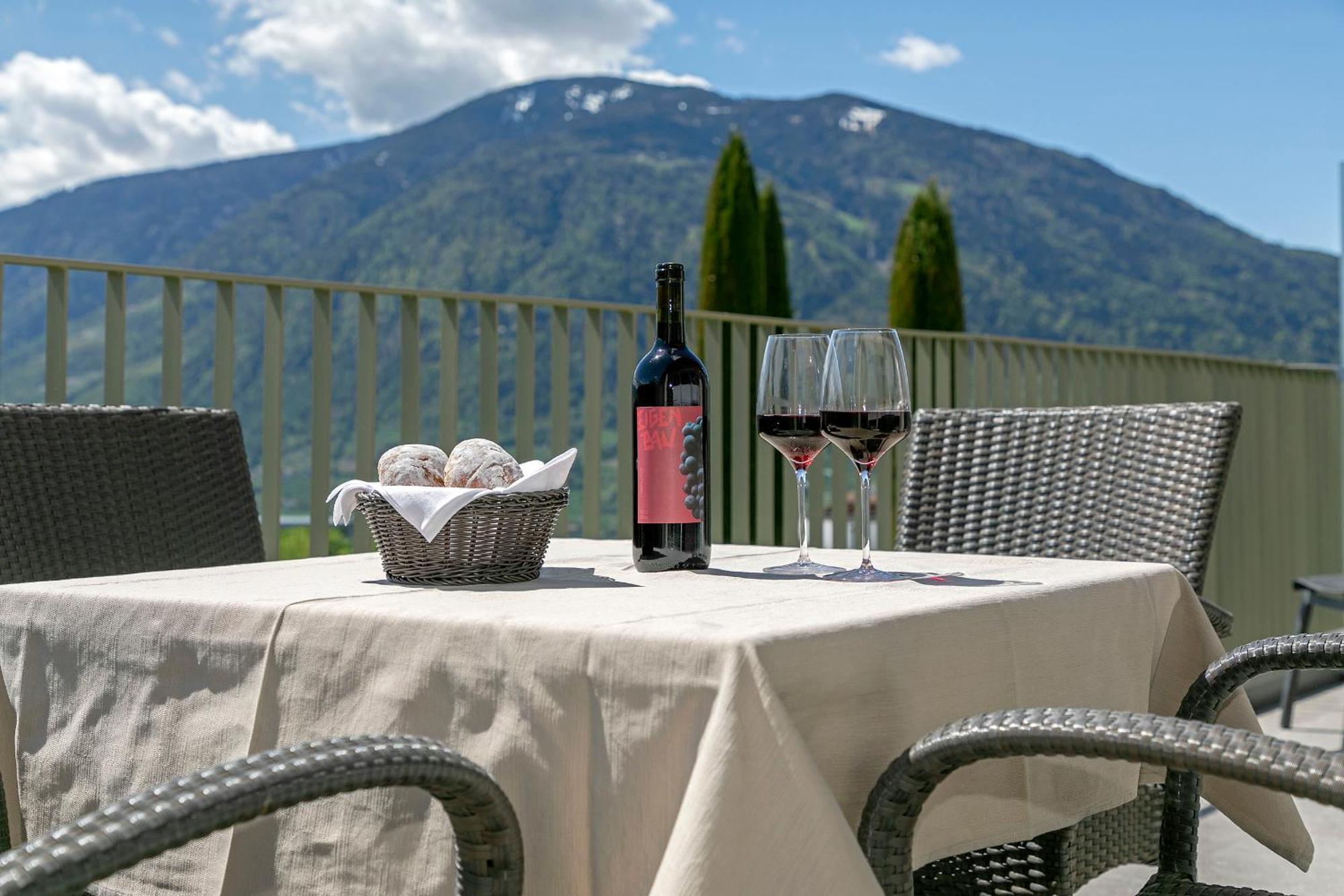 Appartement-Hotel Beatenhof Tirolo Luaran gambar