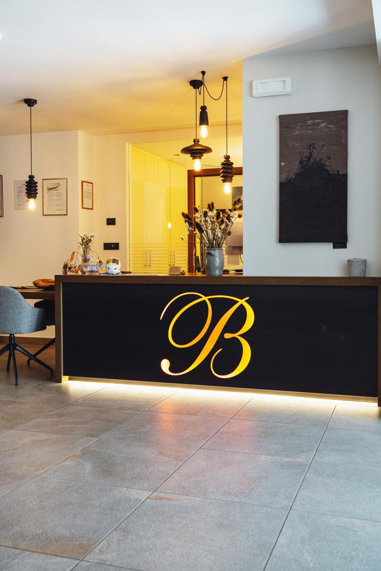 Appartement-Hotel Beatenhof Tirolo Luaran gambar