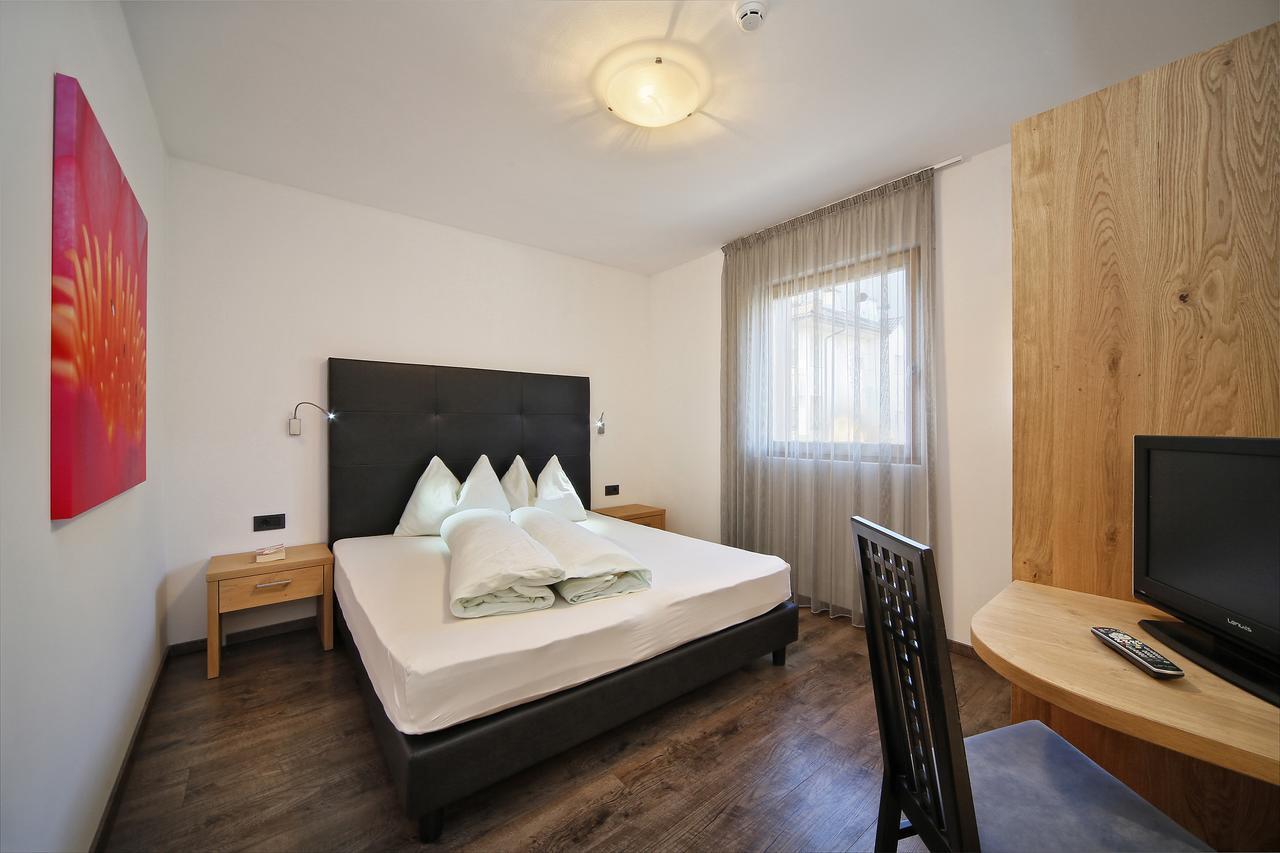 Appartement-Hotel Beatenhof Tirolo Luaran gambar